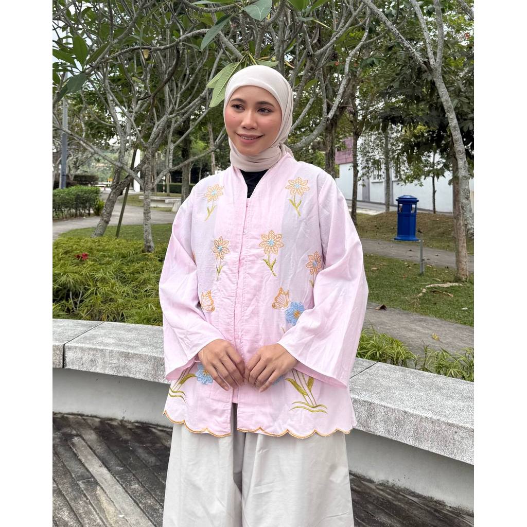 SERI AYU BLOUSE BY PETIKITA