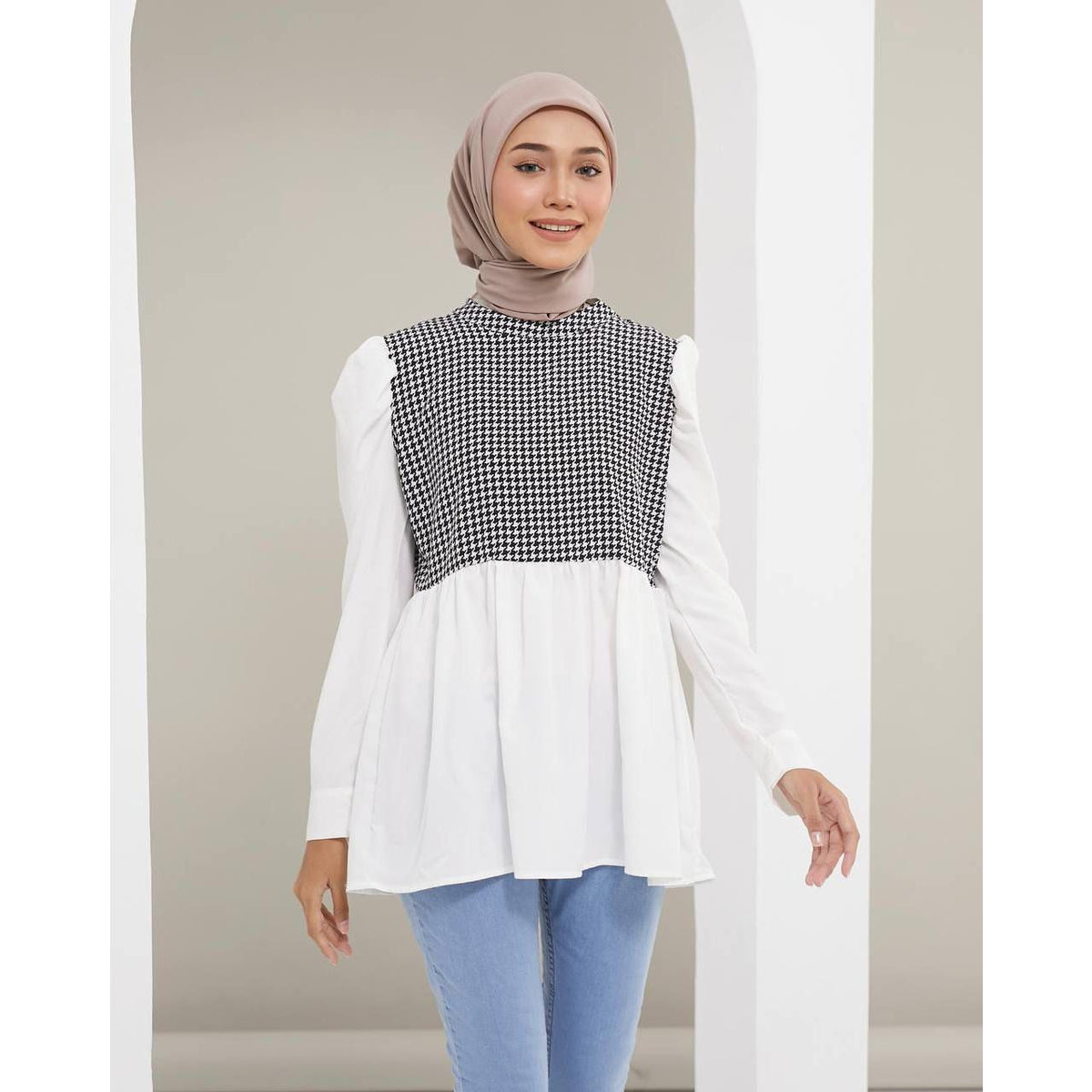 ODEYA TOPS BY PETIKITA