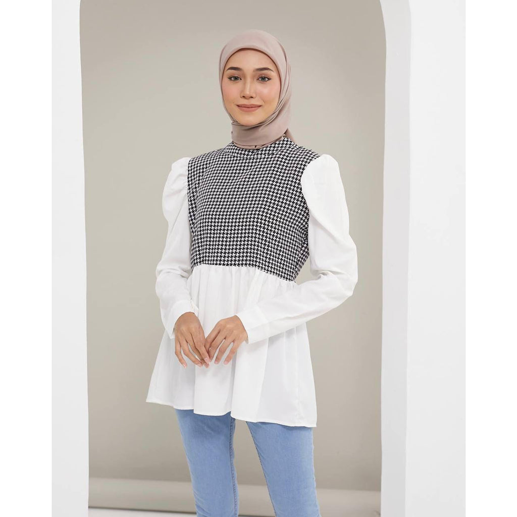 ODEYA TOPS BY PETIKITA