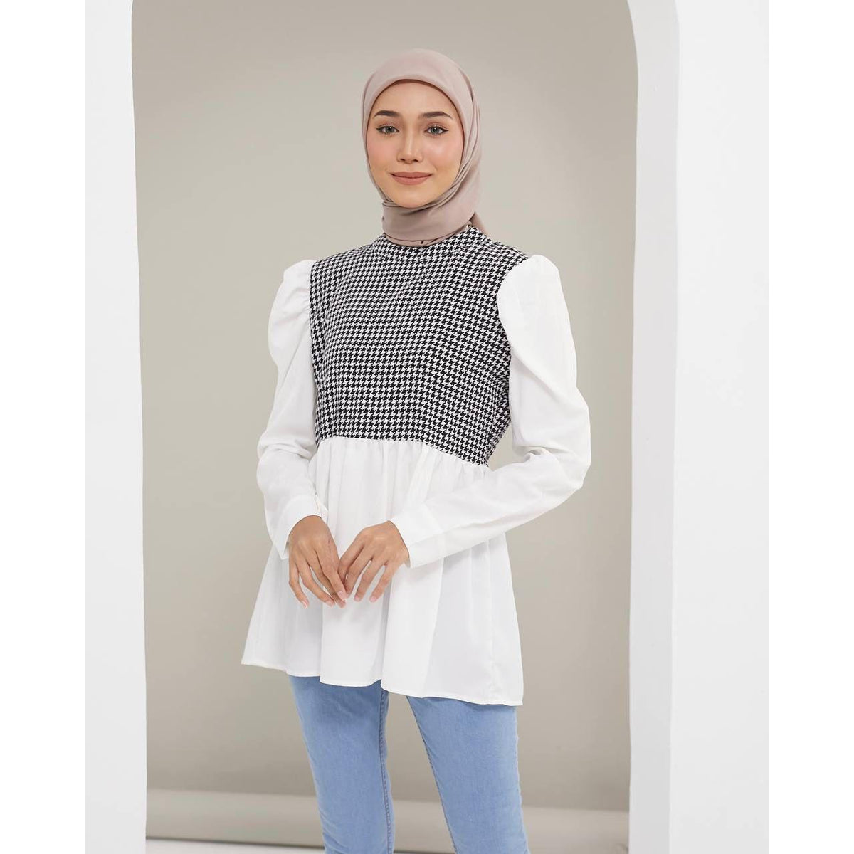 ODEYA TOPS BY PETIKITA