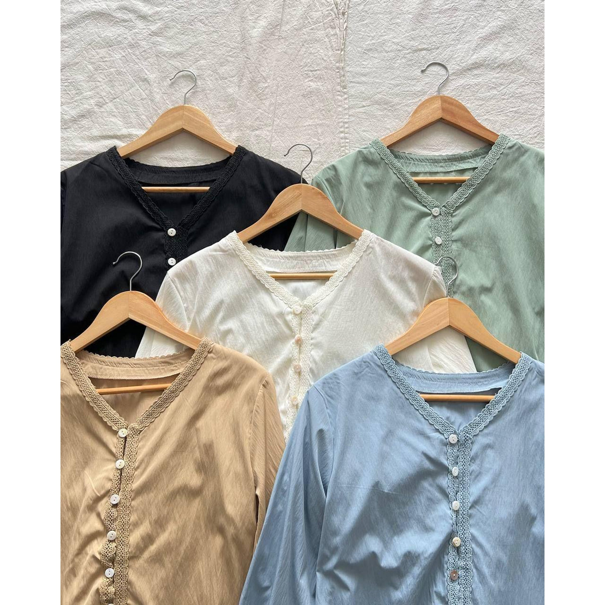 LEYSA BLOUSE BY PETIKITA CASUAL