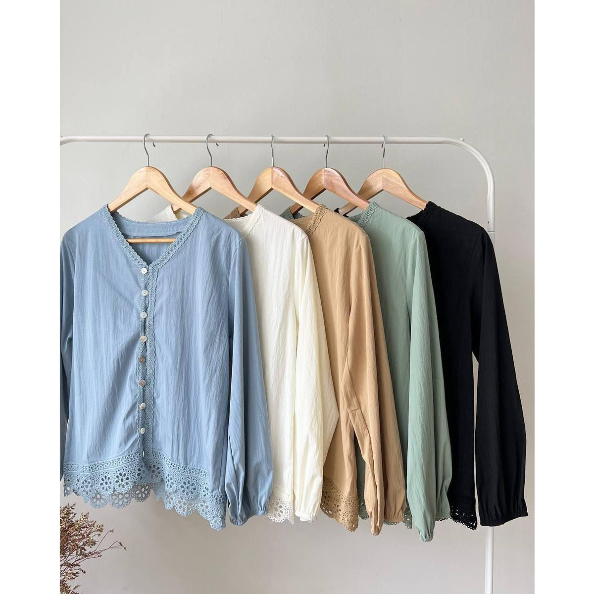 LEYSA BLOUSE BY PETIKITA CASUAL