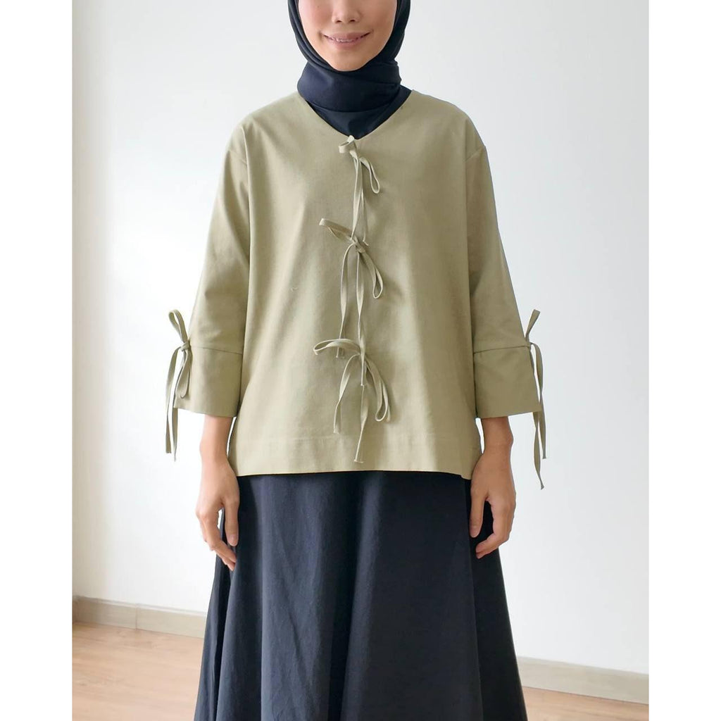 LESTARI BLOUSE BY PETIKITA CASUAL