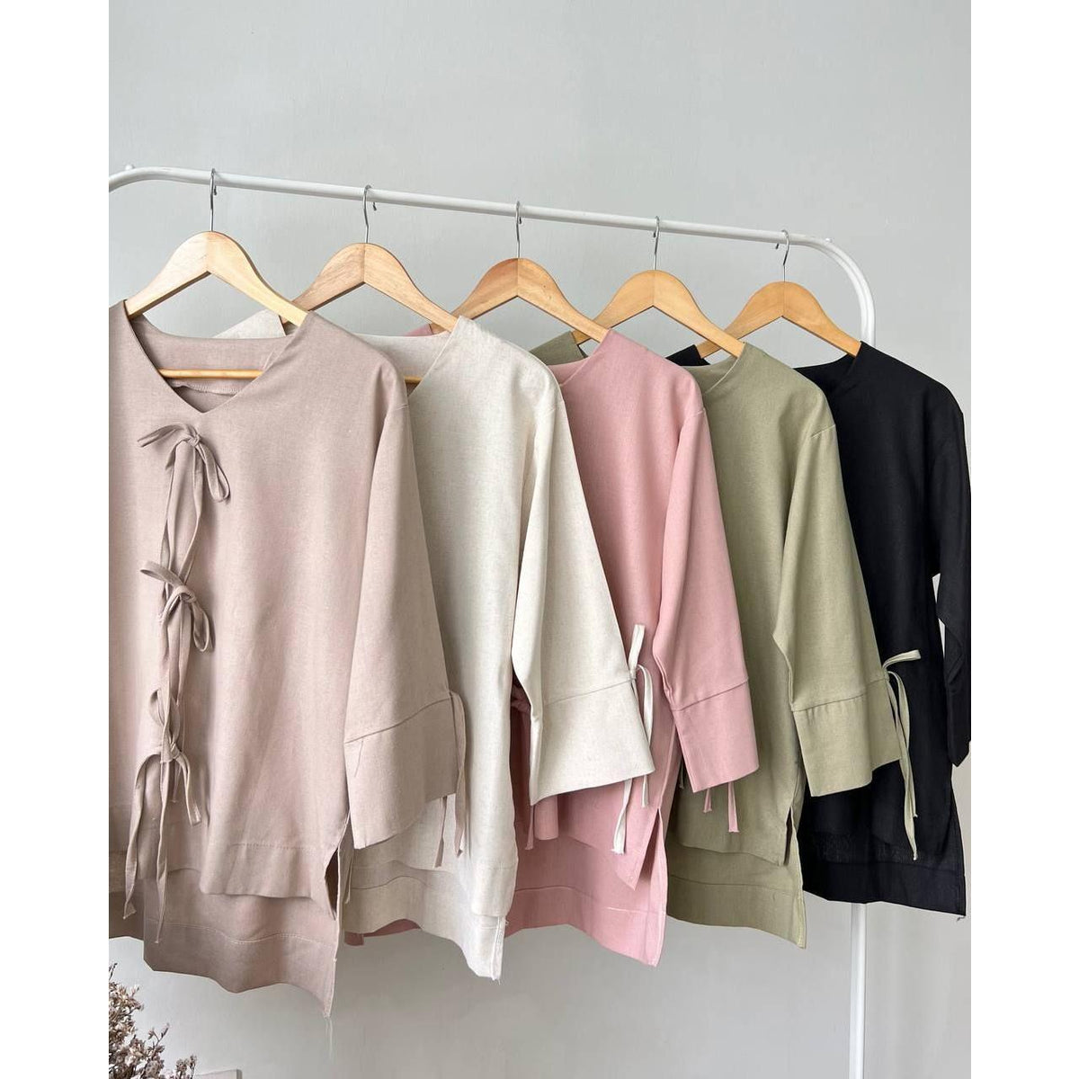 LESTARI BLOUSE BY PETIKITA CASUAL