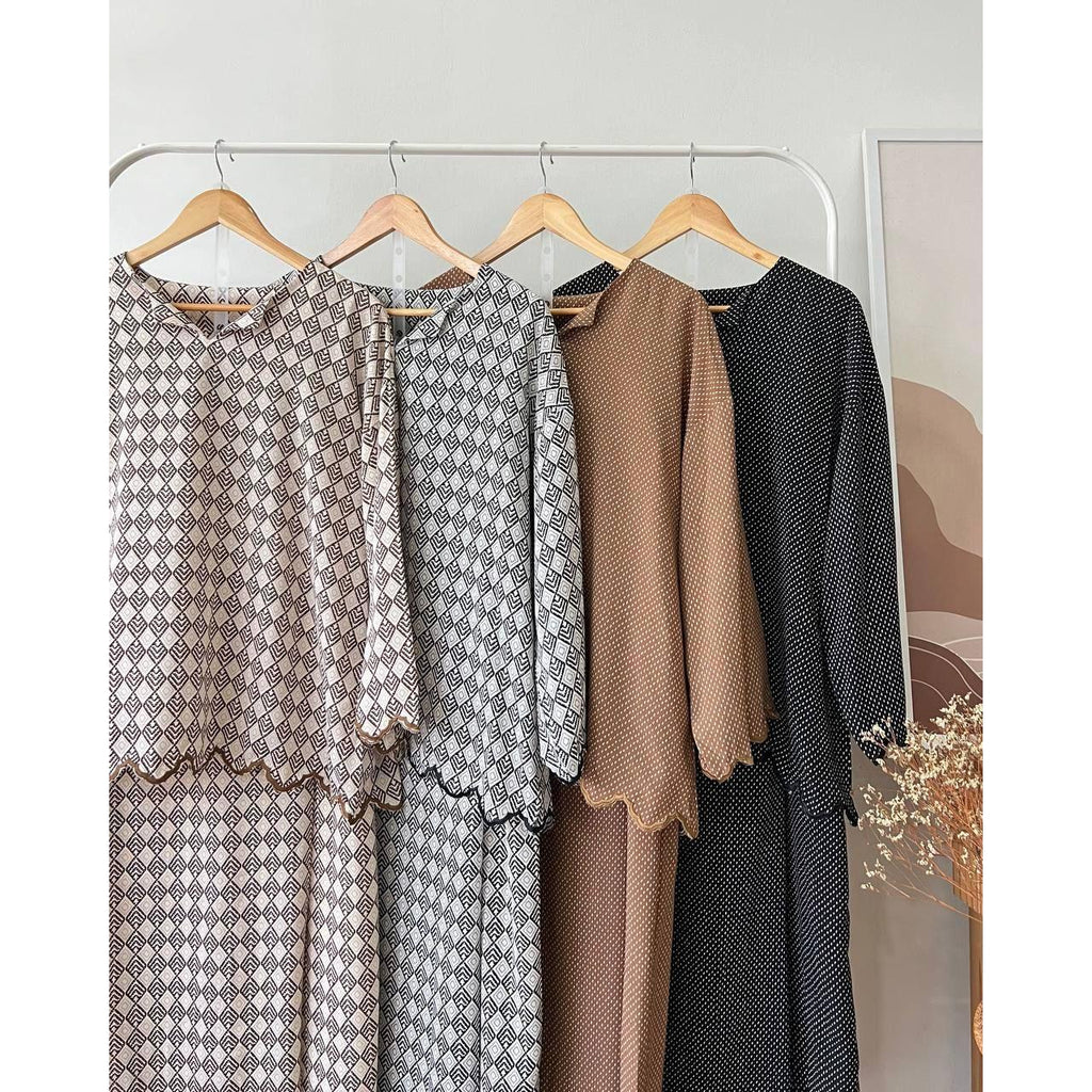 KUNTOM KURUNG BY PETIKITA