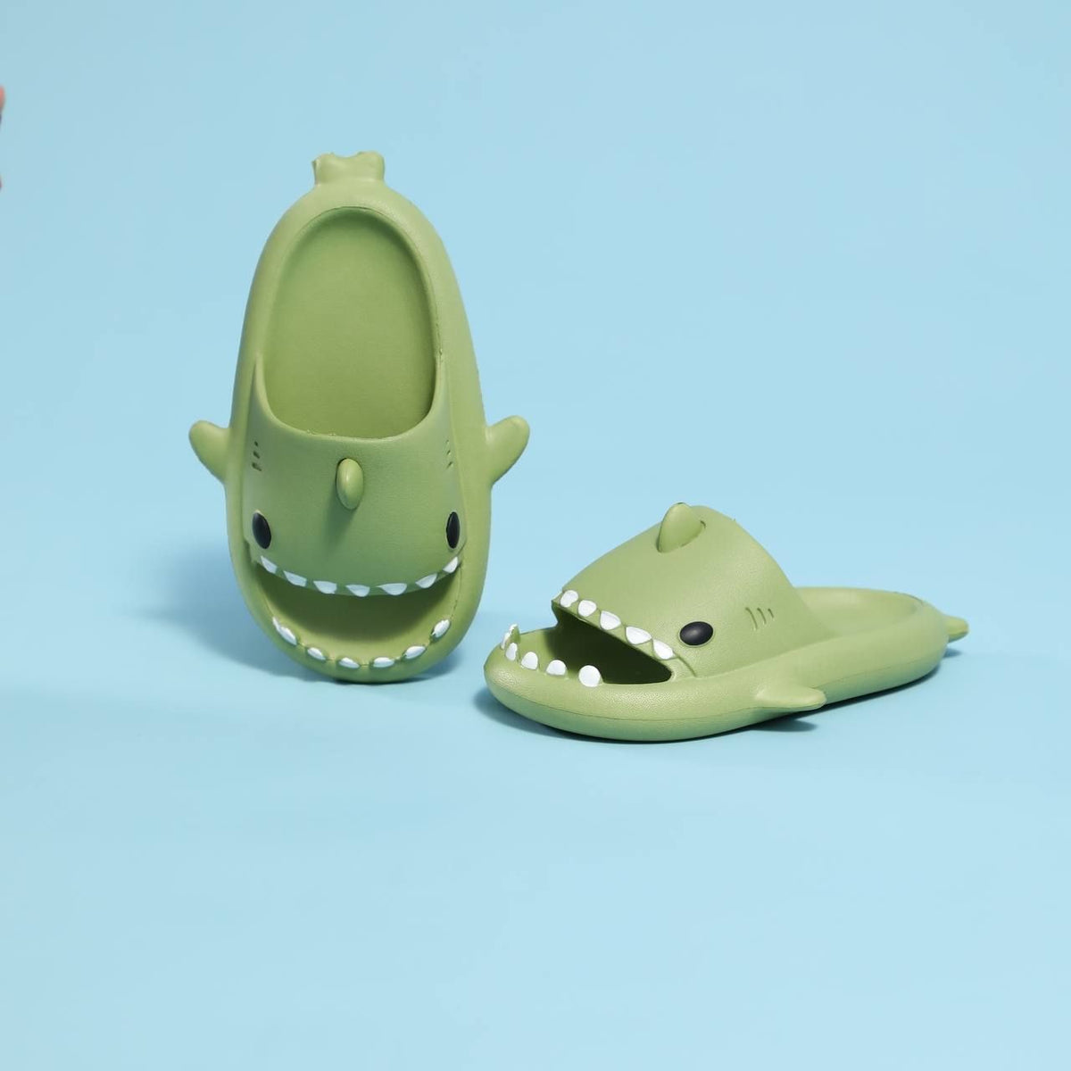 KIDS 3D SHARK SLIPPERS PLAIN
