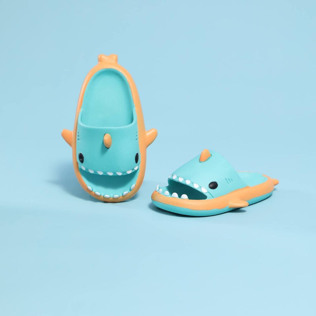 KIDS 3D SHARK SLIPPERS - 2 TONED