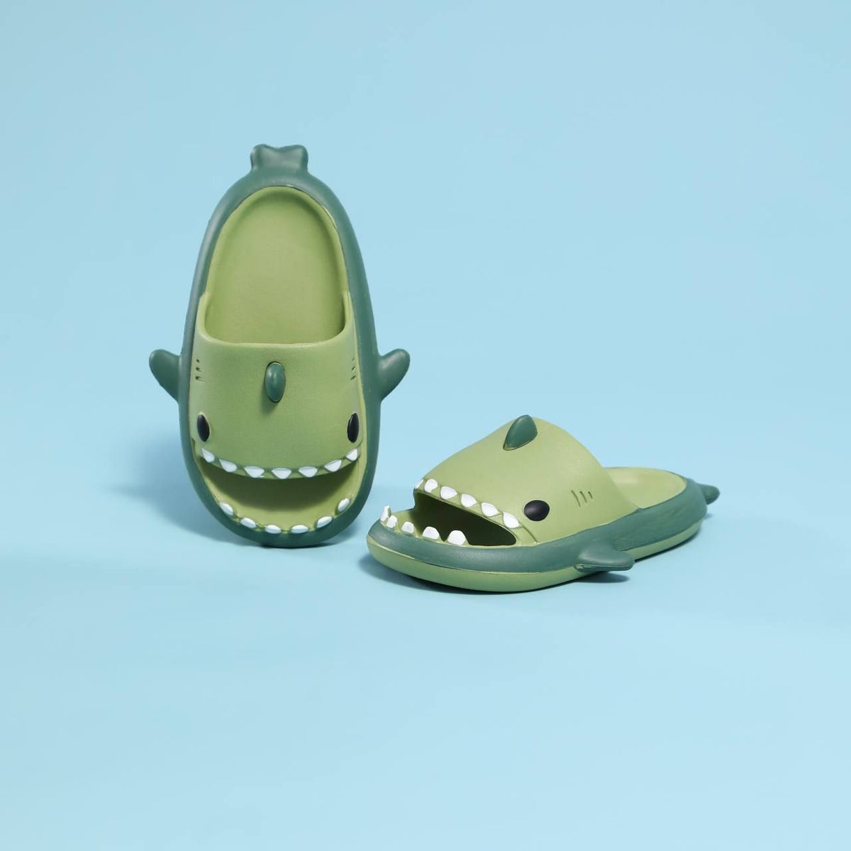 KIDS 3D SHARK SLIPPERS - 2 TONED