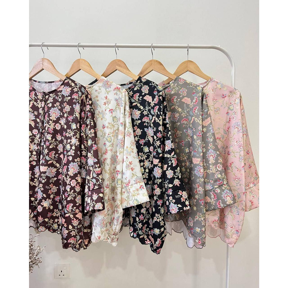 KALSOM BLOUSE BY PETIKITA CASUAL
