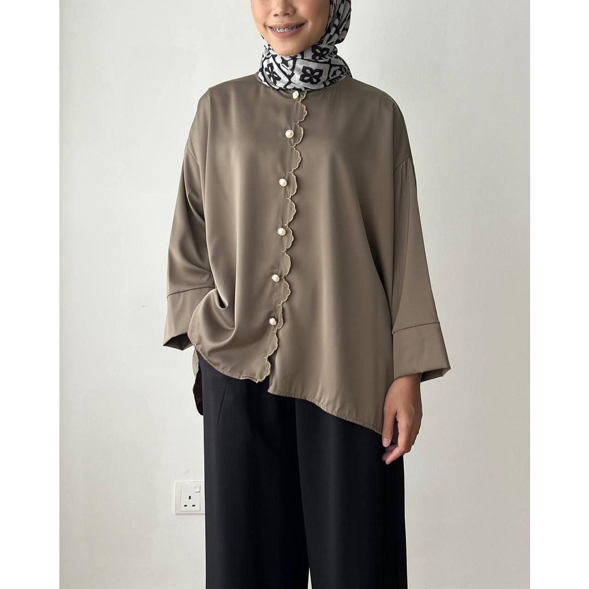 KALILA BLOUSE BY PETIKITA CASUAL