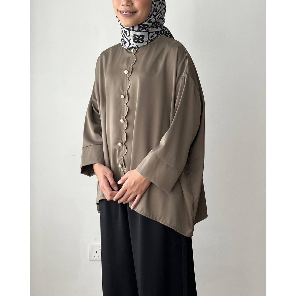 KALILA BLOUSE BY PETIKITA CASUAL