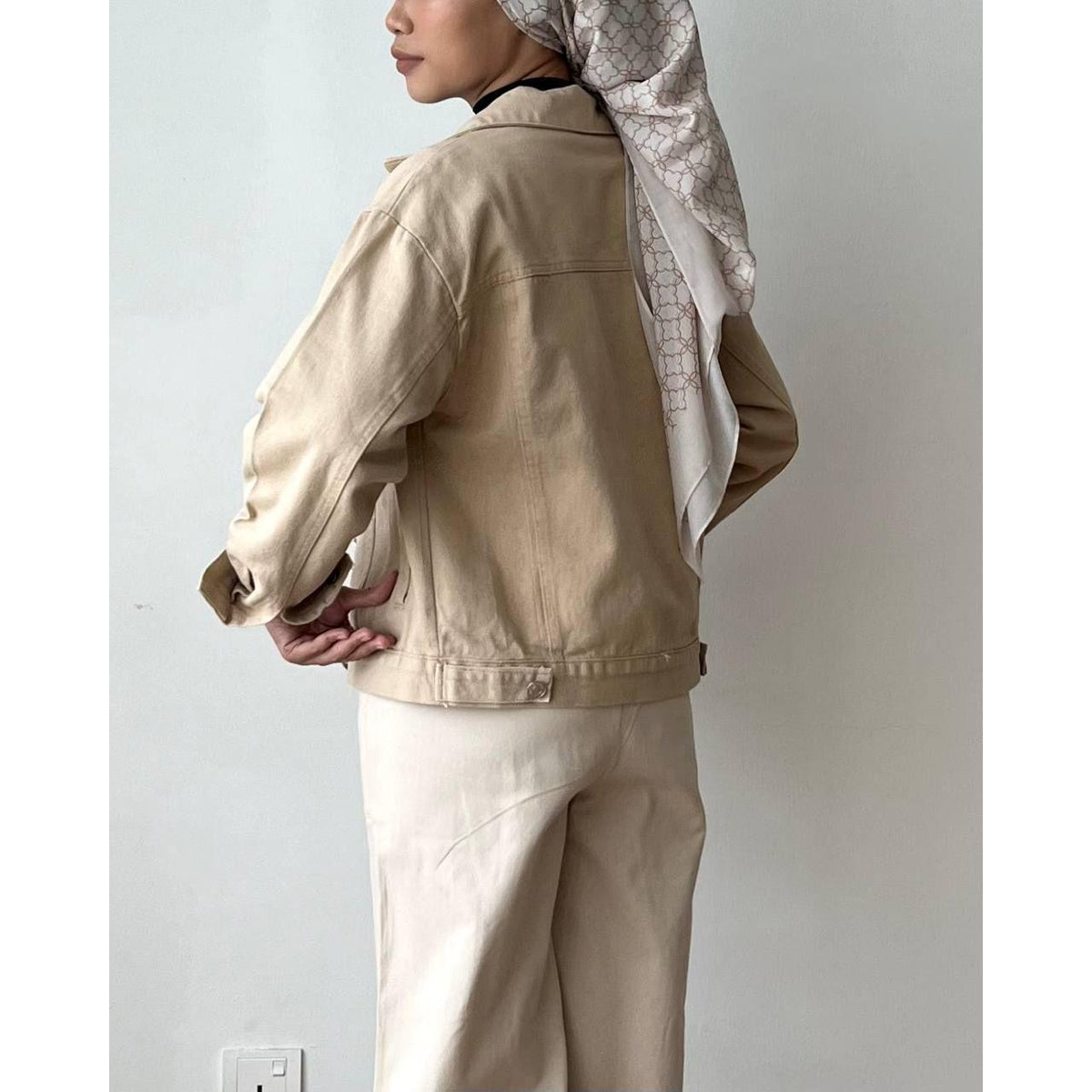 HALTER JACKET BY PETIKITA CASUAL