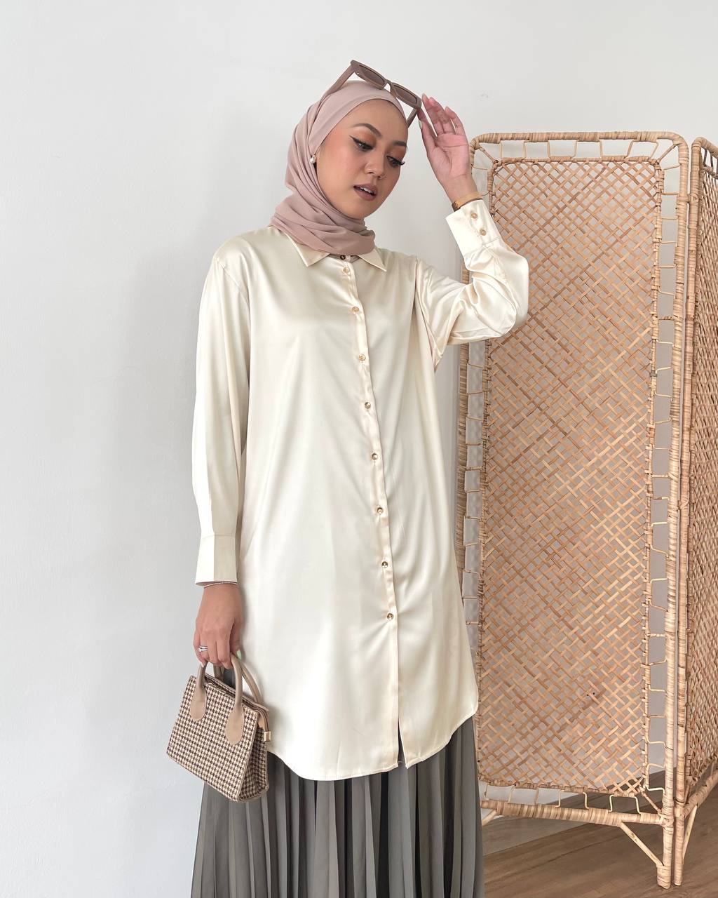 ILAYDA BLOUSE BY PETIKITA CASUAL
